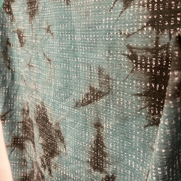 Lululemon Metal Vent  Tech Short Sleeve Shirt in marble dye - size XS - Picture 6 of 10